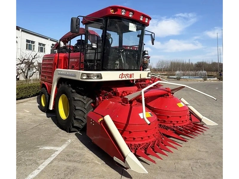 Self-propelled fodder harvester
